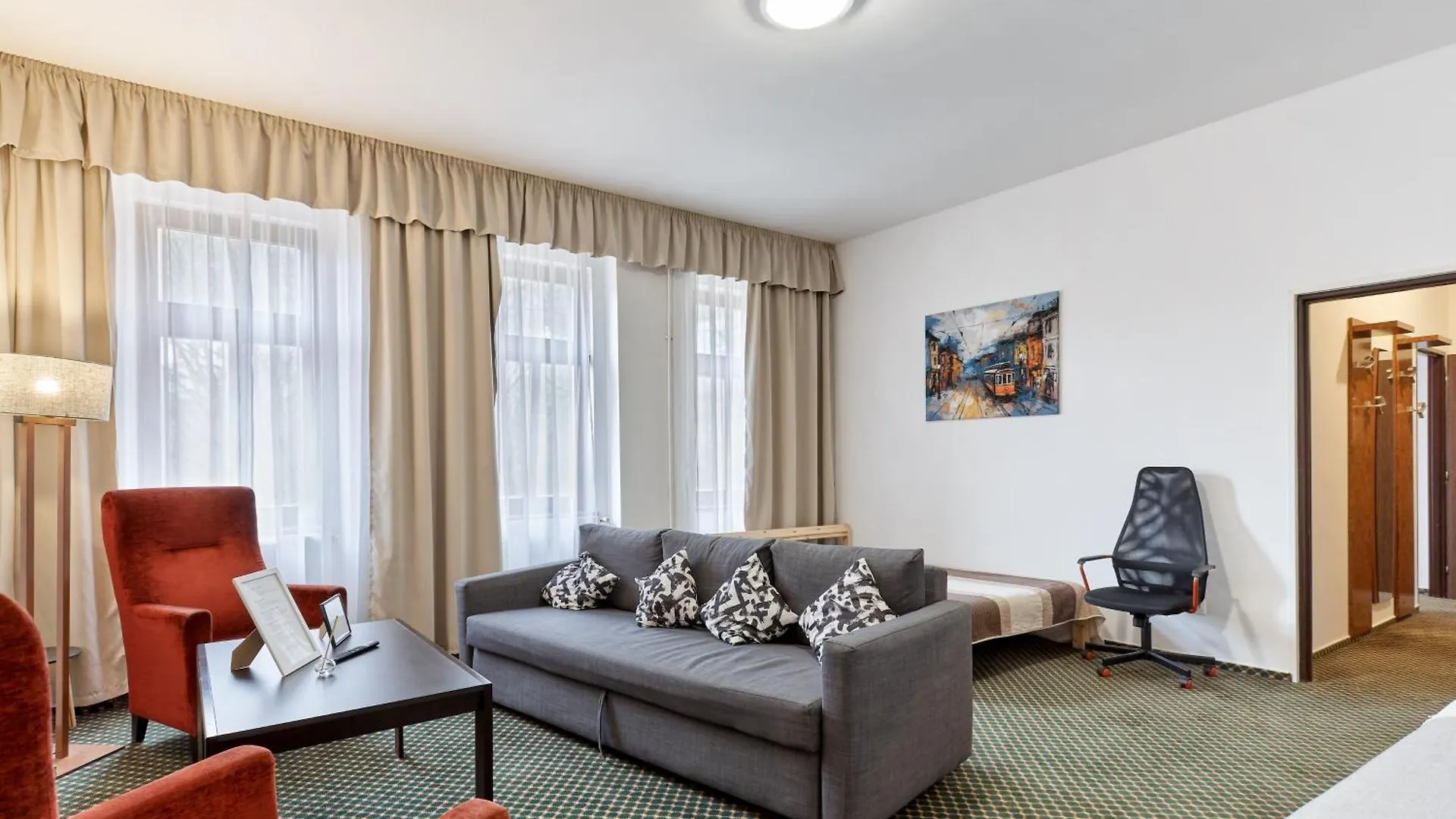 Excellent Apartments In Spa City Center 5 Min Walk From The Colonnade Karlowe Wary